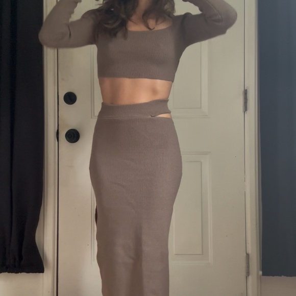 Ribbed Taupe Cut Out Skirt set - Picture 11 of 11